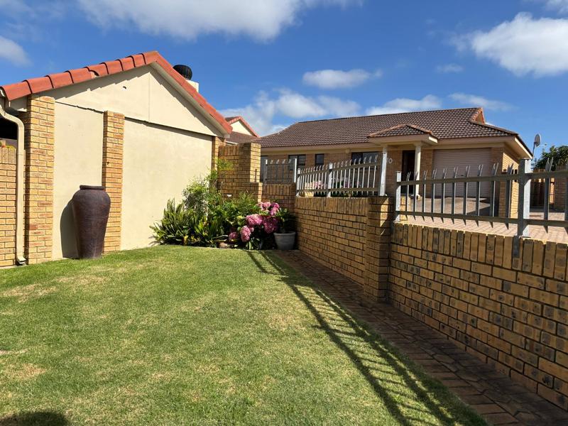 To Let 4 Bedroom Property for Rent in Heiderand Western Cape